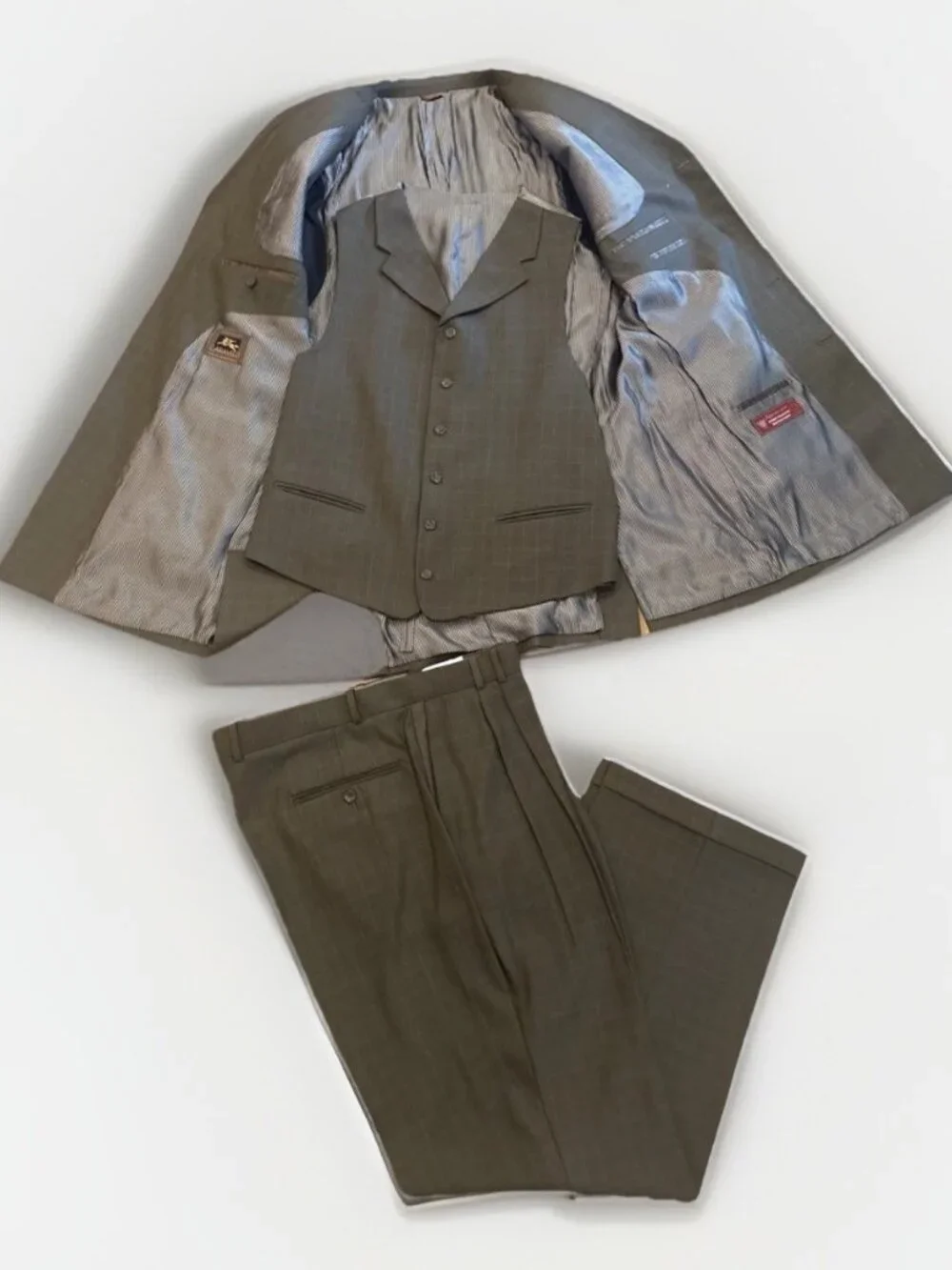 Caravelli Mens 3 Piece Gray Windowpane Suit 46L Jacket Vest 40L Pants Designer